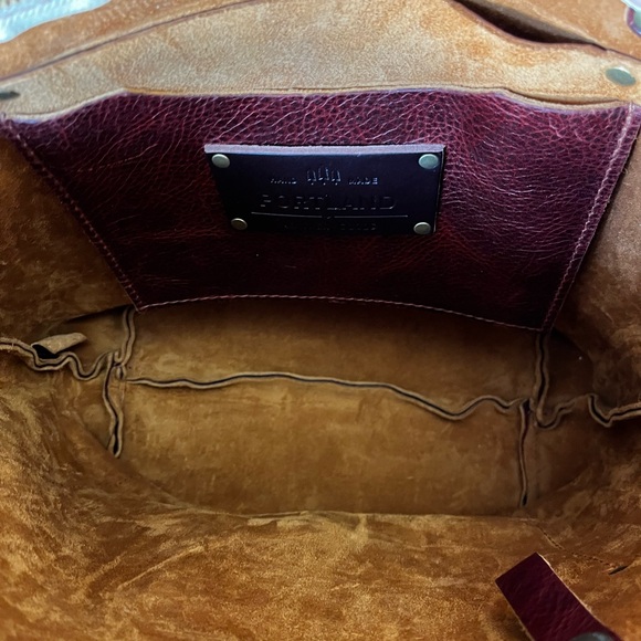 Portland Leather Cinnamon Bear Medium Zip Tote Bag - Picture 3 of 4